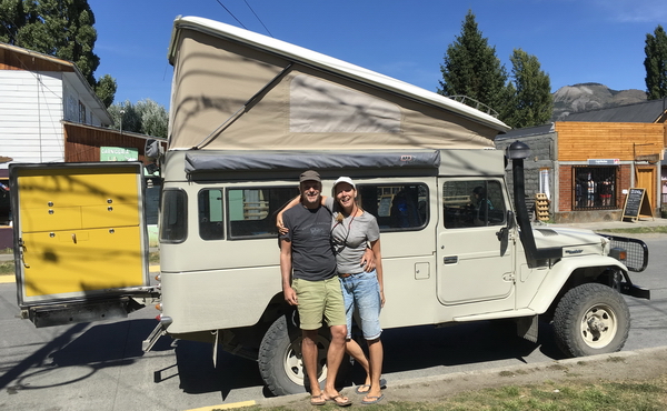 CH 0215 077 TT peter&michelle met hun oldtimer