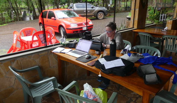 PY 0918 009 TT werken in campingresto