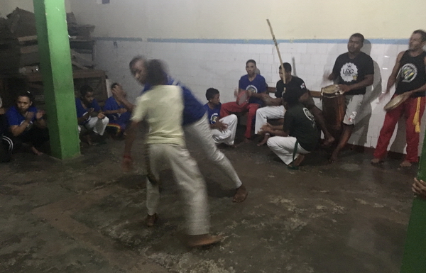 BR 1019 123 TT capoeira bij het plein