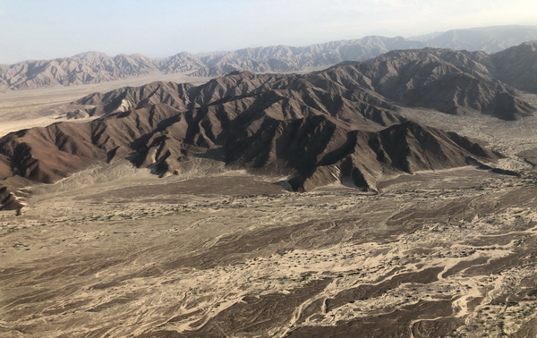 PE 0320 040 TT nazca landschap